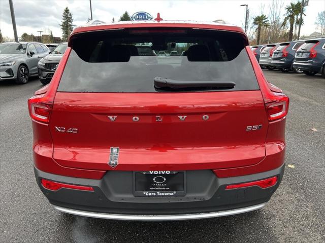 2025 Volvo XC40 B5 Ultra Bright Theme