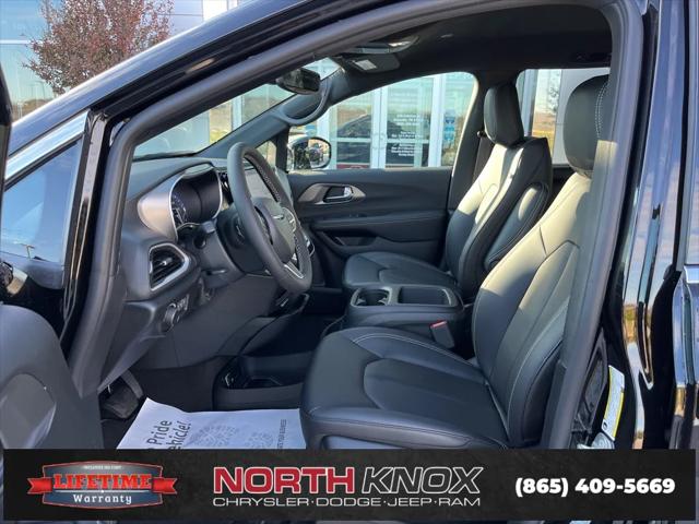 2025 Chrysler Voyager VOYAGER LX