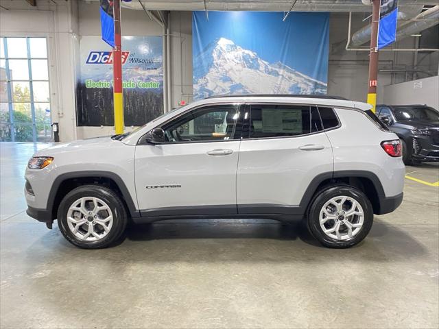 2025 Jeep Compass COMPASS LATITUDE 4X4