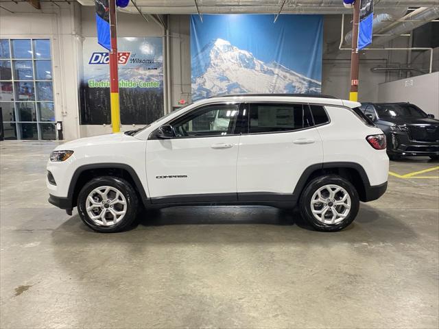 2025 Jeep Compass COMPASS LATITUDE 4X4