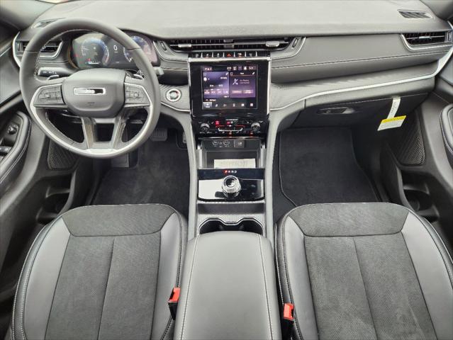 2025 Jeep Grand Cherokee GRAND CHEROKEE L ALTITUDE 4X4