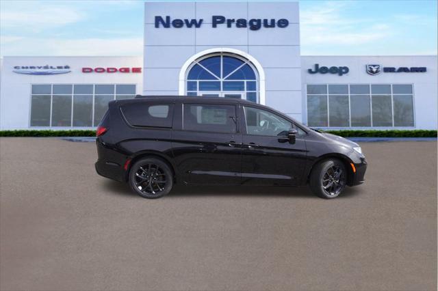 2025 Chrysler Pacifica PACIFICA LIMITED