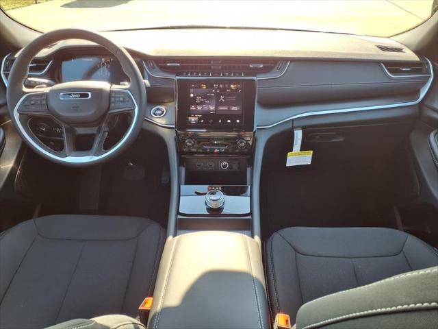 2025 Jeep Grand Cherokee GRAND CHEROKEE L LAREDO X 4X4