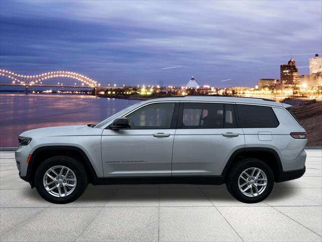 2023 Jeep Grand Cherokee L Laredo 4x2