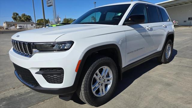 2025 Jeep Grand Cherokee GRAND CHEROKEE LAREDO 4X2