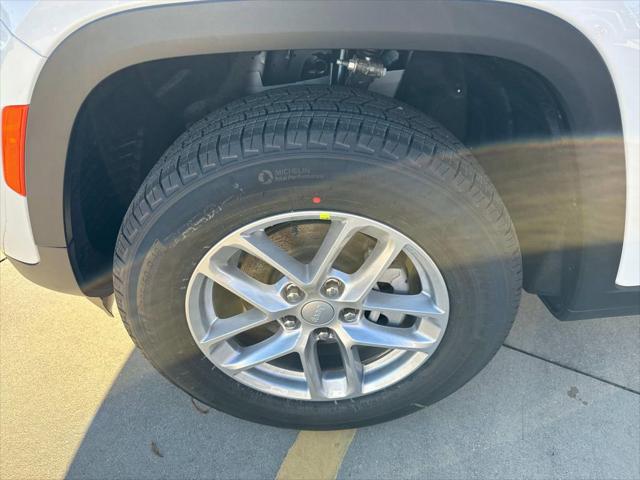 2025 Jeep Grand Cherokee GRAND CHEROKEE LAREDO X 4X2