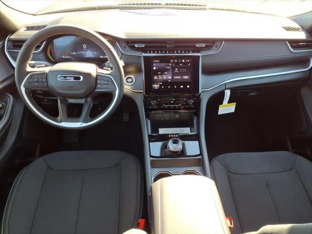 2025 Jeep Grand Cherokee GRAND CHEROKEE L LAREDO 4X4