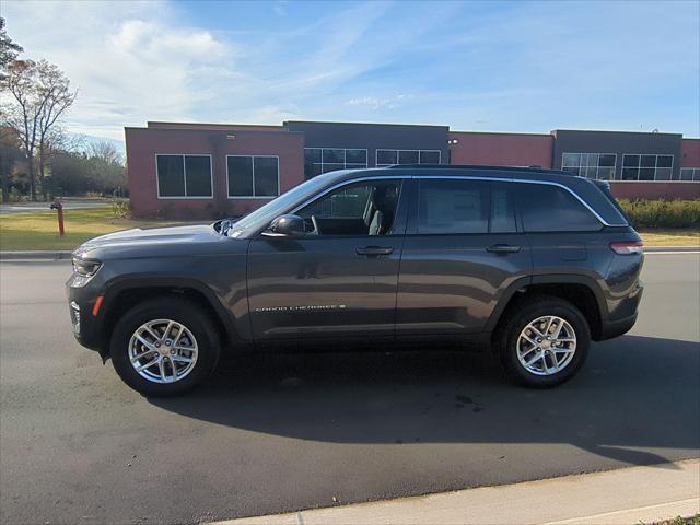 2025 Jeep Grand Cherokee GRAND CHEROKEE LAREDO X 4X4