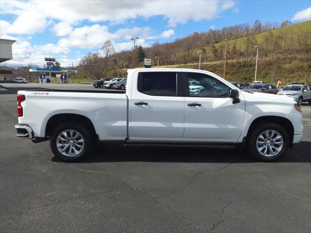 2022 Chevrolet Silverado 1500 4WD Crew Cab Standard Bed Custom