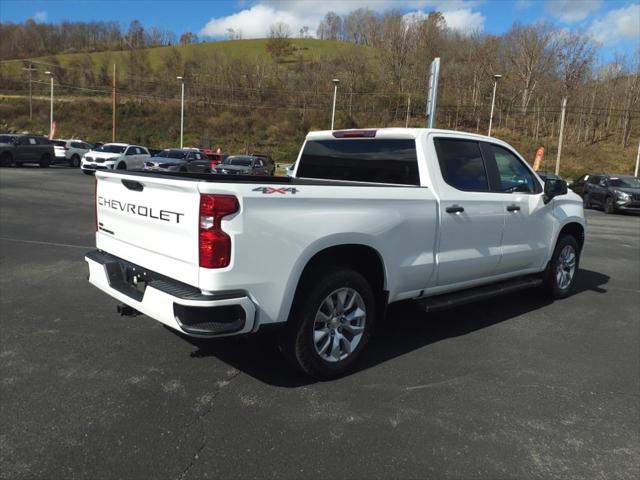 2022 Chevrolet Silverado 1500 4WD Crew Cab Standard Bed Custom