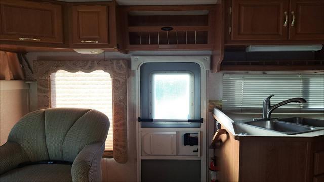 2001 Ford E-450 Cutaway E-450