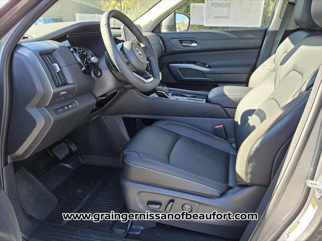 2025 Nissan Pathfinder SL FWD