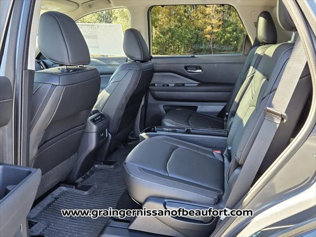 2025 Nissan Pathfinder SL FWD