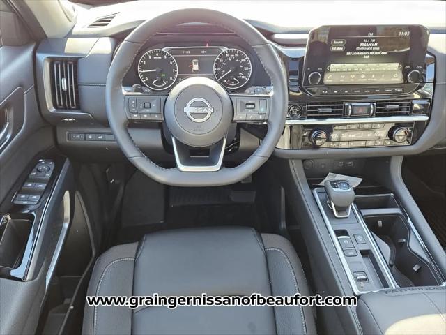 2025 Nissan Pathfinder SL FWD