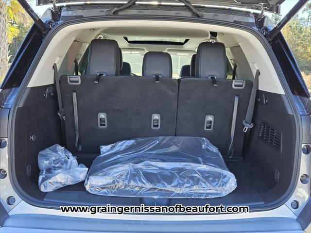 2025 Nissan Pathfinder SL FWD