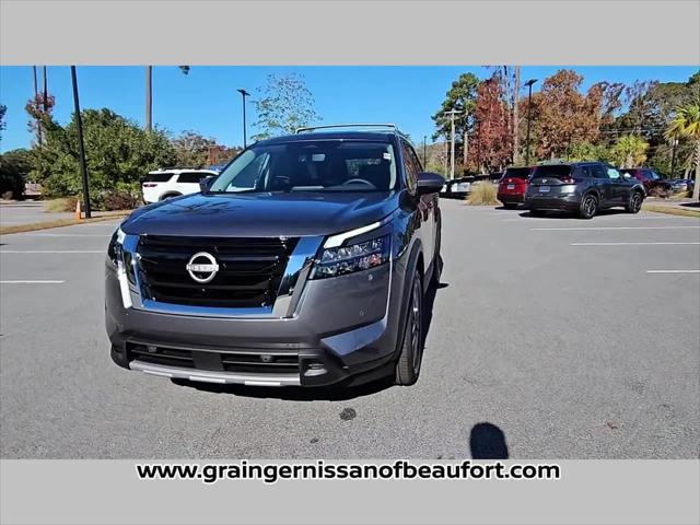 2025 Nissan Pathfinder SL FWD