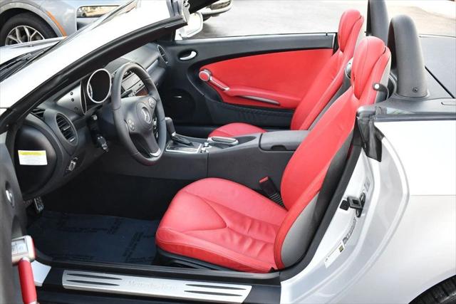 2009 Mercedes-Benz SLK SLK 300 SLK300 2 Door Roadster W/P1 and Multimedia Packages