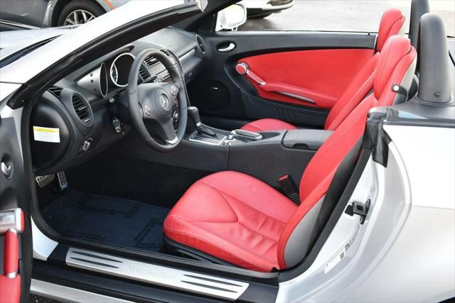 2009 Mercedes-Benz SLK SLK 300 SLK300 2 Door Roadster W/P1 and Multimedia Packages