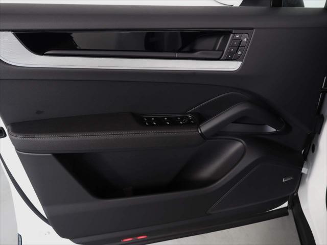 2024 Porsche Cayenne Unknown