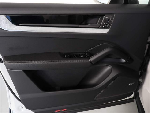 2024 Porsche Cayenne Unknown