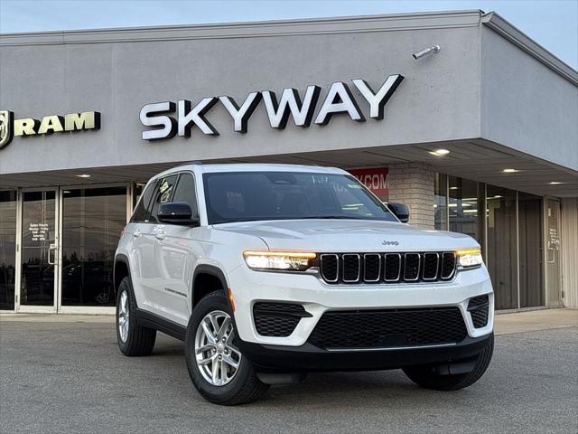 2025 Jeep Grand Cherokee GRAND CHEROKEE LAREDO X 4X2