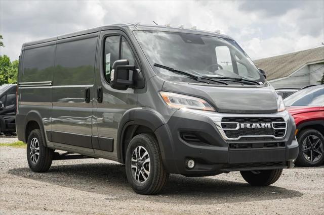 2025 RAM Ram ProMaster RAM PROMASTER 3500 SLT CARGO VAN LOW ROOF 136 WB
