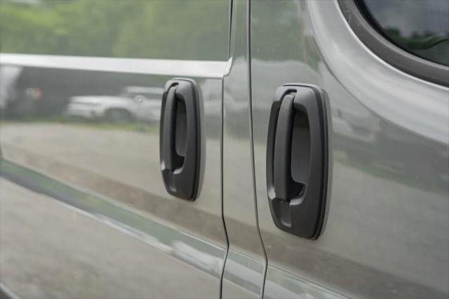 2025 Ram ProMaster Cargo Van SLT Low Roof 136" WB