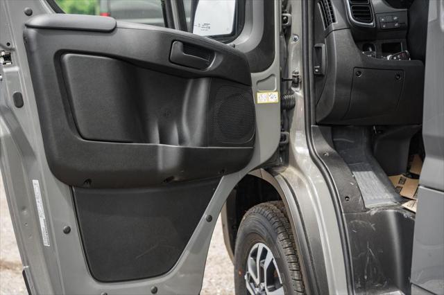 2025 Ram ProMaster Cargo Van SLT Low Roof 136" WB