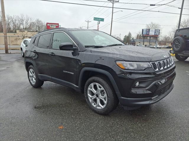 2025 Jeep Compass COMPASS LATITUDE 4X4