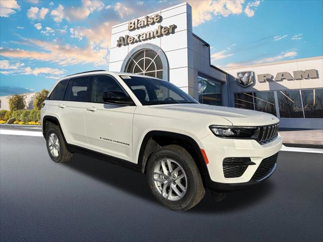 2025 Jeep Grand Cherokee GRAND CHEROKEE LAREDO X 4X4