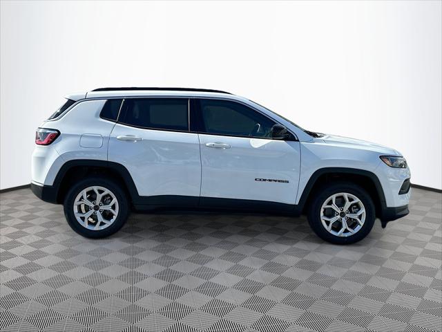 2025 Jeep Compass COMPASS LATITUDE 4X4