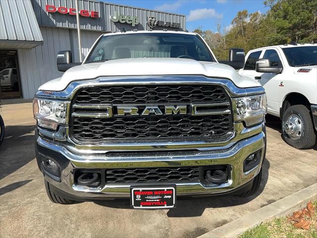 2024 RAM Ram 5500 Chassis Cab RAM 5500 TRADESMAN CHASSIS REGULAR CAB 4X4 84 CA