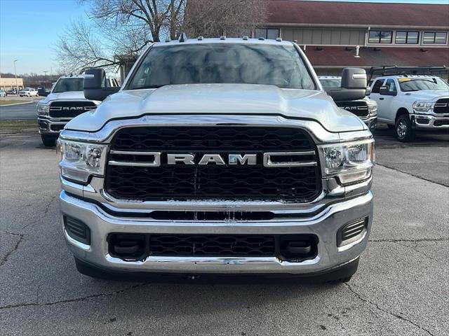 2024 RAM Ram 3500 Chassis Cab RAM 3500 TRADESMAN CREW CAB CHASSIS 4X4 60 CA