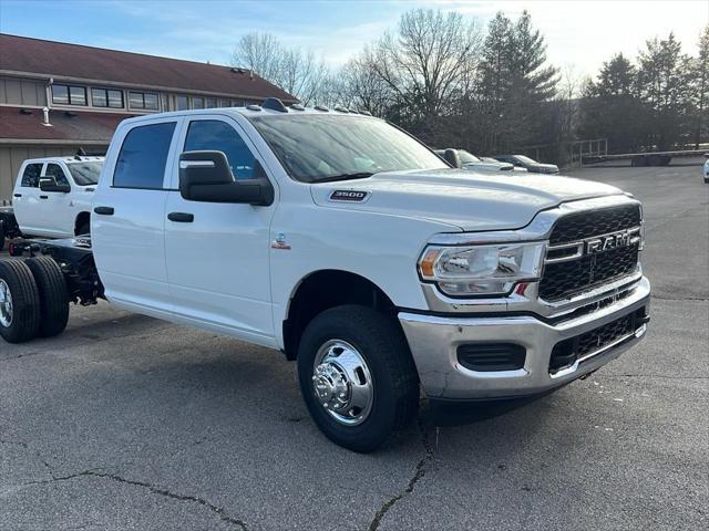2024 RAM Ram 3500 Chassis Cab RAM 3500 TRADESMAN CREW CAB CHASSIS 4X4 60 CA