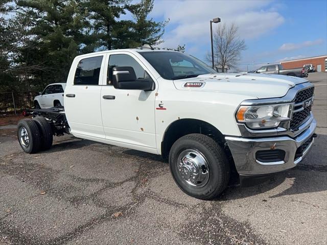 2024 RAM Ram 3500 Chassis Cab RAM 3500 TRADESMAN CREW CAB CHASSIS 4X4 60 CA