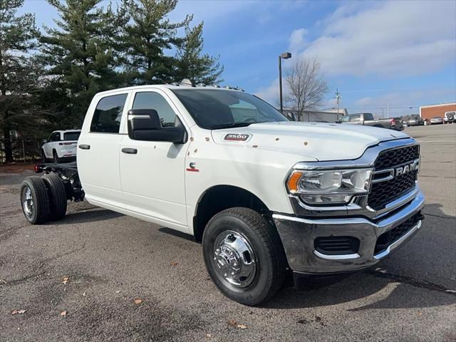2024 RAM Ram 3500 Chassis Cab RAM 3500 TRADESMAN CREW CAB CHASSIS 4X4 60 CA