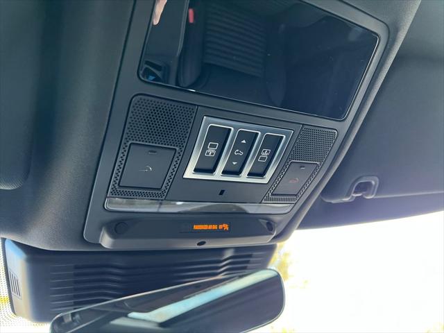 2025 Land Rover Discovery P360 Dynamic SE