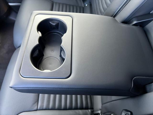 2025 Land Rover Discovery P360 Dynamic SE