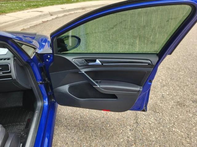 2017 Volkswagen Golf R 4-Door w/DCC & Navigation