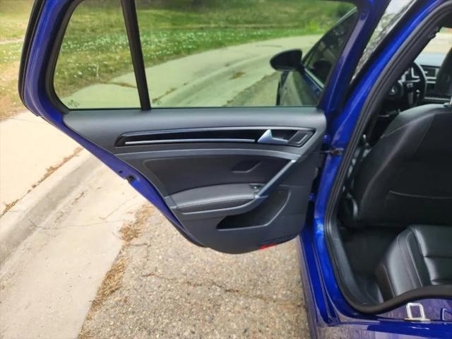 2017 Volkswagen Golf R 4-Door w/DCC & Navigation