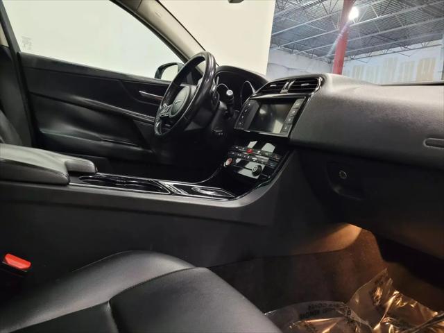 2017 Jaguar XE 25t