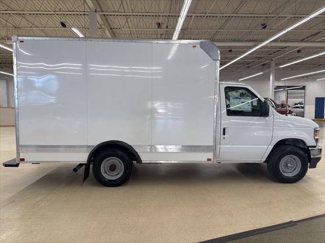 2025 Ford E-350 Cutaway Base