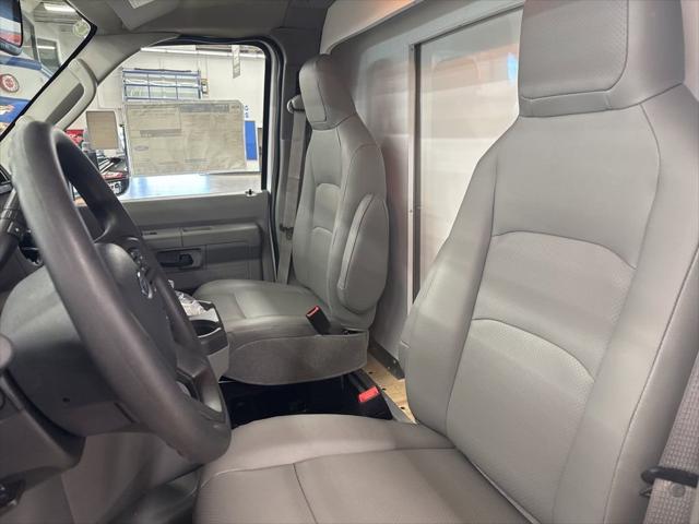 2025 Ford E-350 Cutaway Base