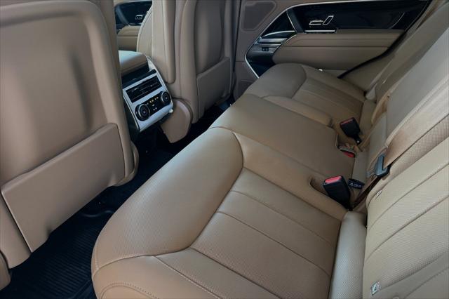 2025 Land Rover Range Rover P530 SE