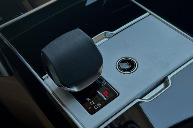 2025 Land Rover Range Rover P530 SE