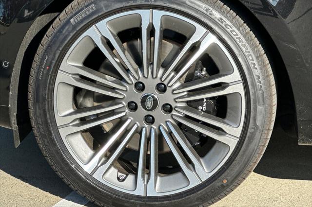 2025 Land Rover Range Rover P530 SE