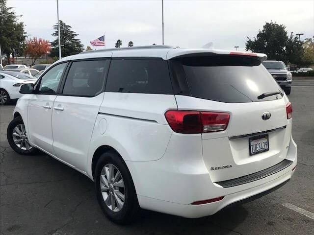 2015 Kia Sedona LX