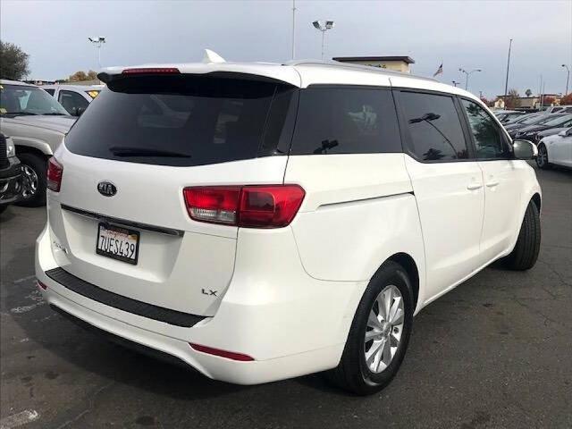 2015 Kia Sedona LX