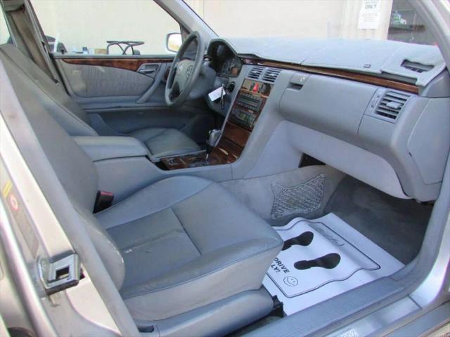 2001 Mercedes-Benz E 320 E 320 Sedan 4D