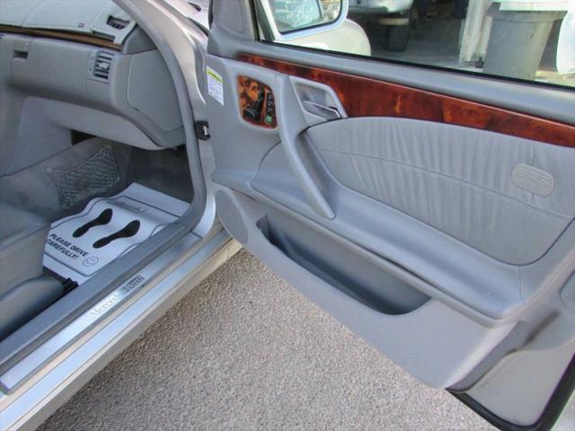 2001 Mercedes-Benz E 320 E 320 Sedan 4D
